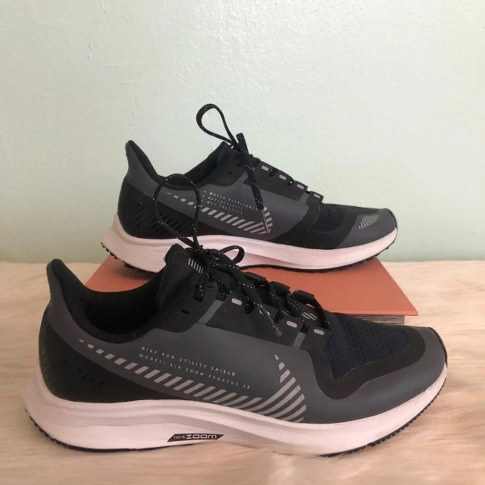 EUC! Nike Air Pegasus Zoom Shield grey women size 7.5